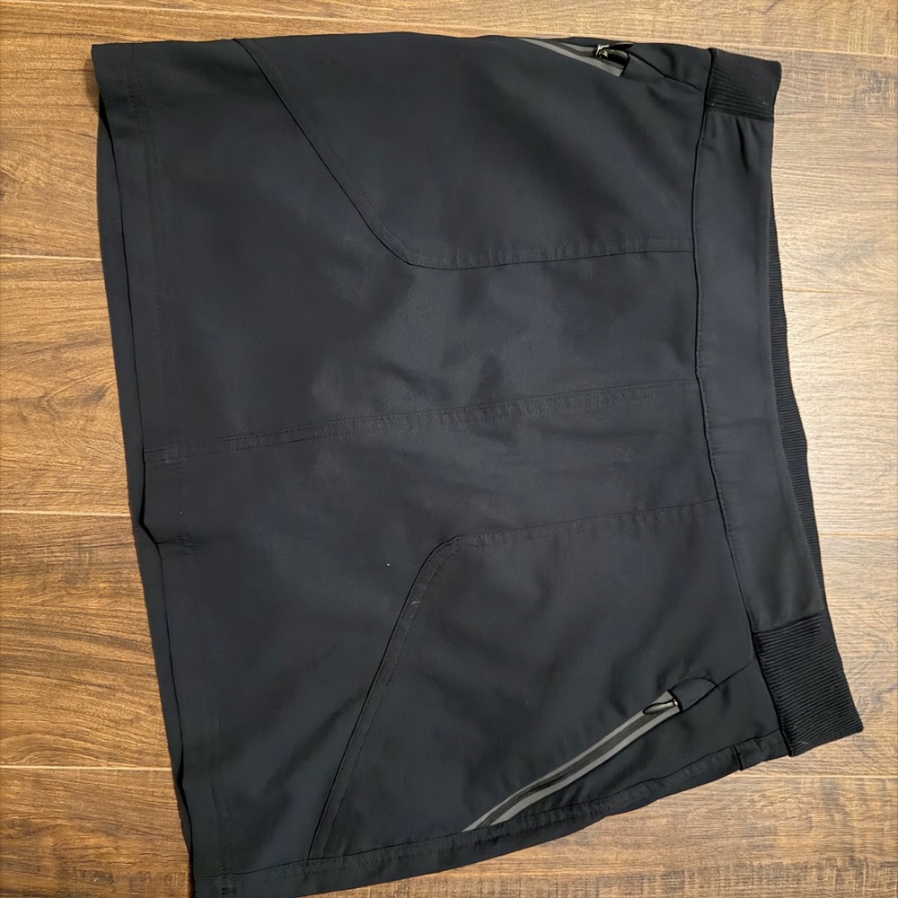 Columbia Black Athletic womens Shorts large Like new